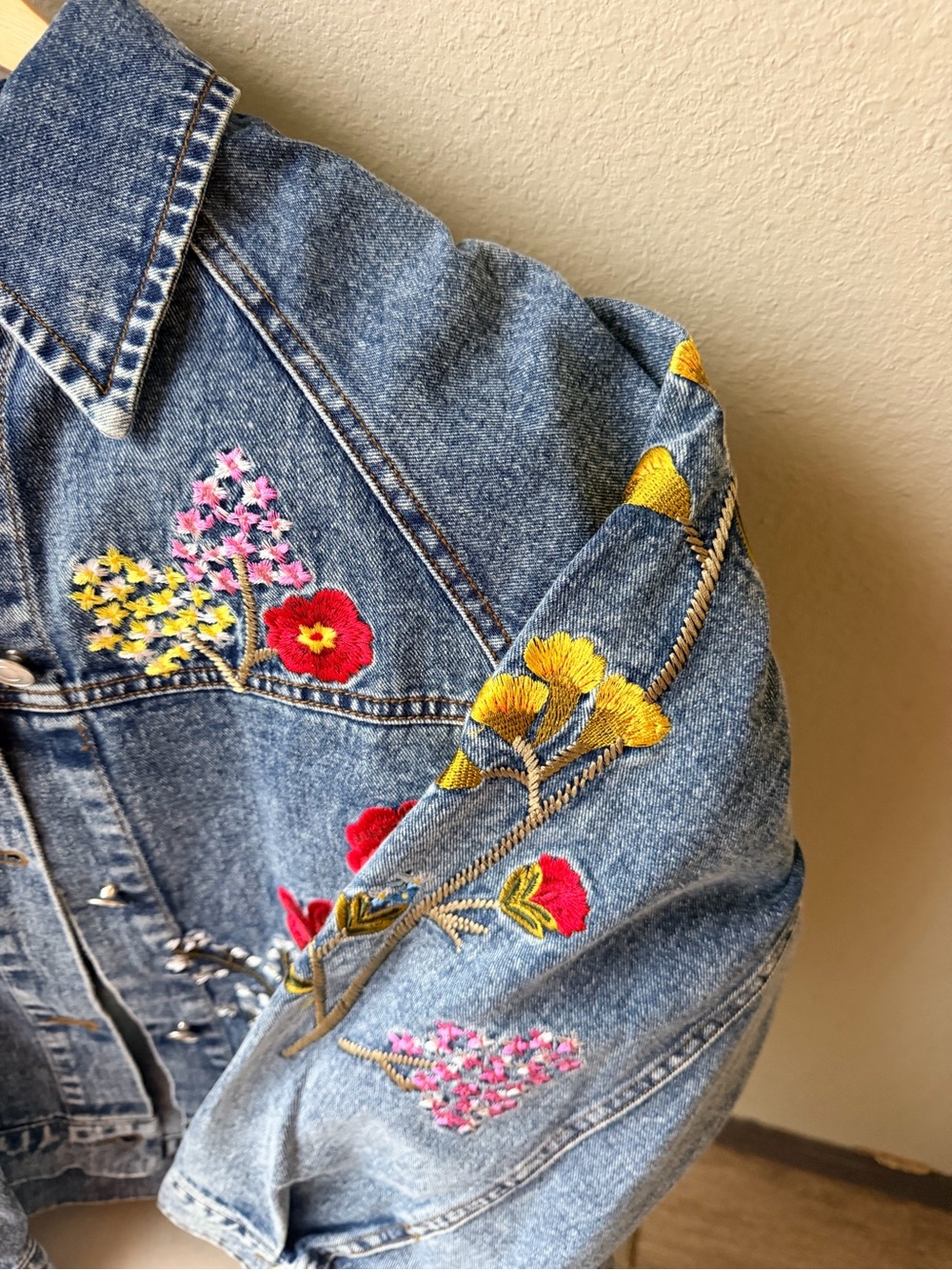 Adore XL Floral Embroidered Denim Jacket Boutique Statement Piece NWT - Picture 8 of 16